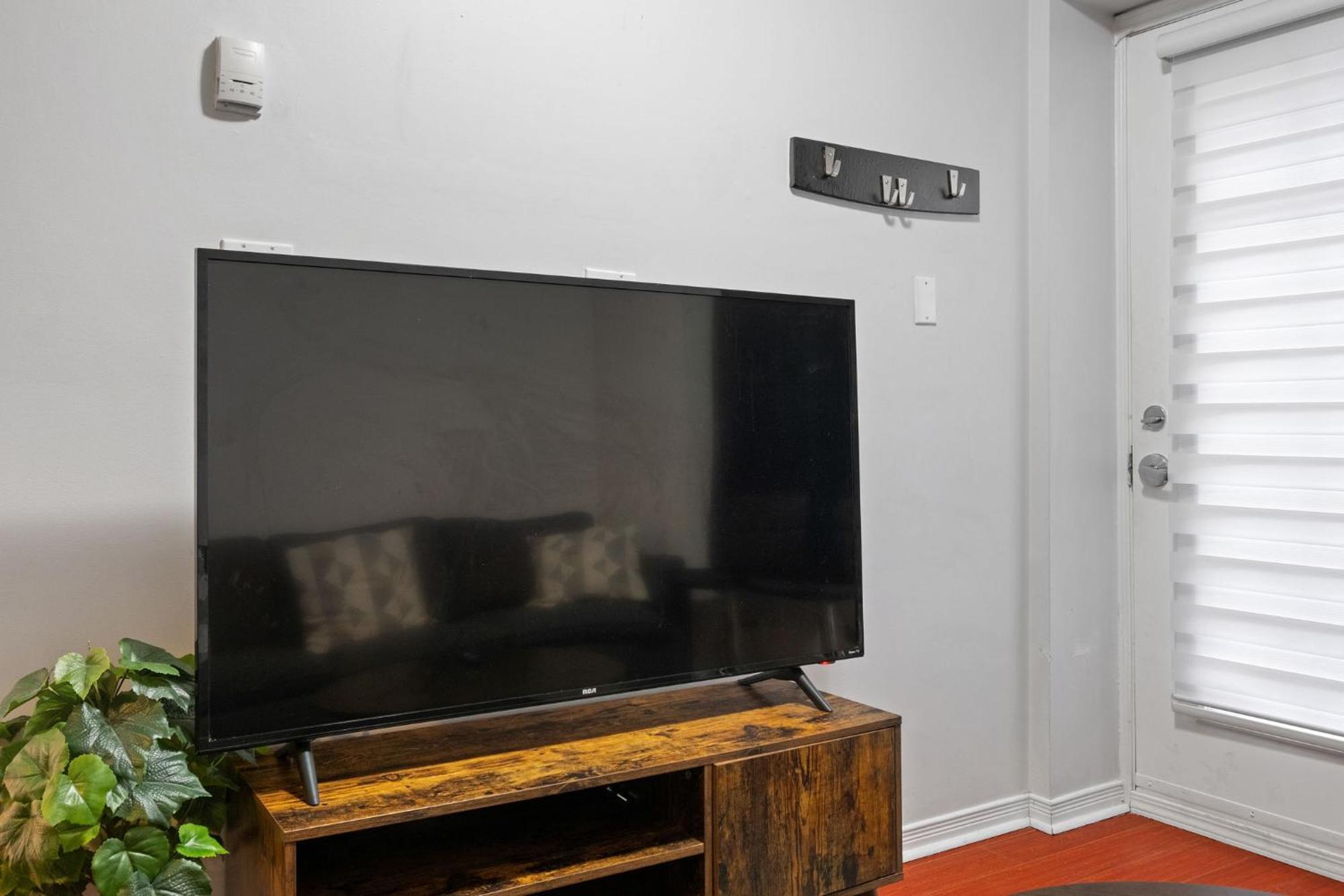 Liberty Village Townhouse Toronto Exterior photo