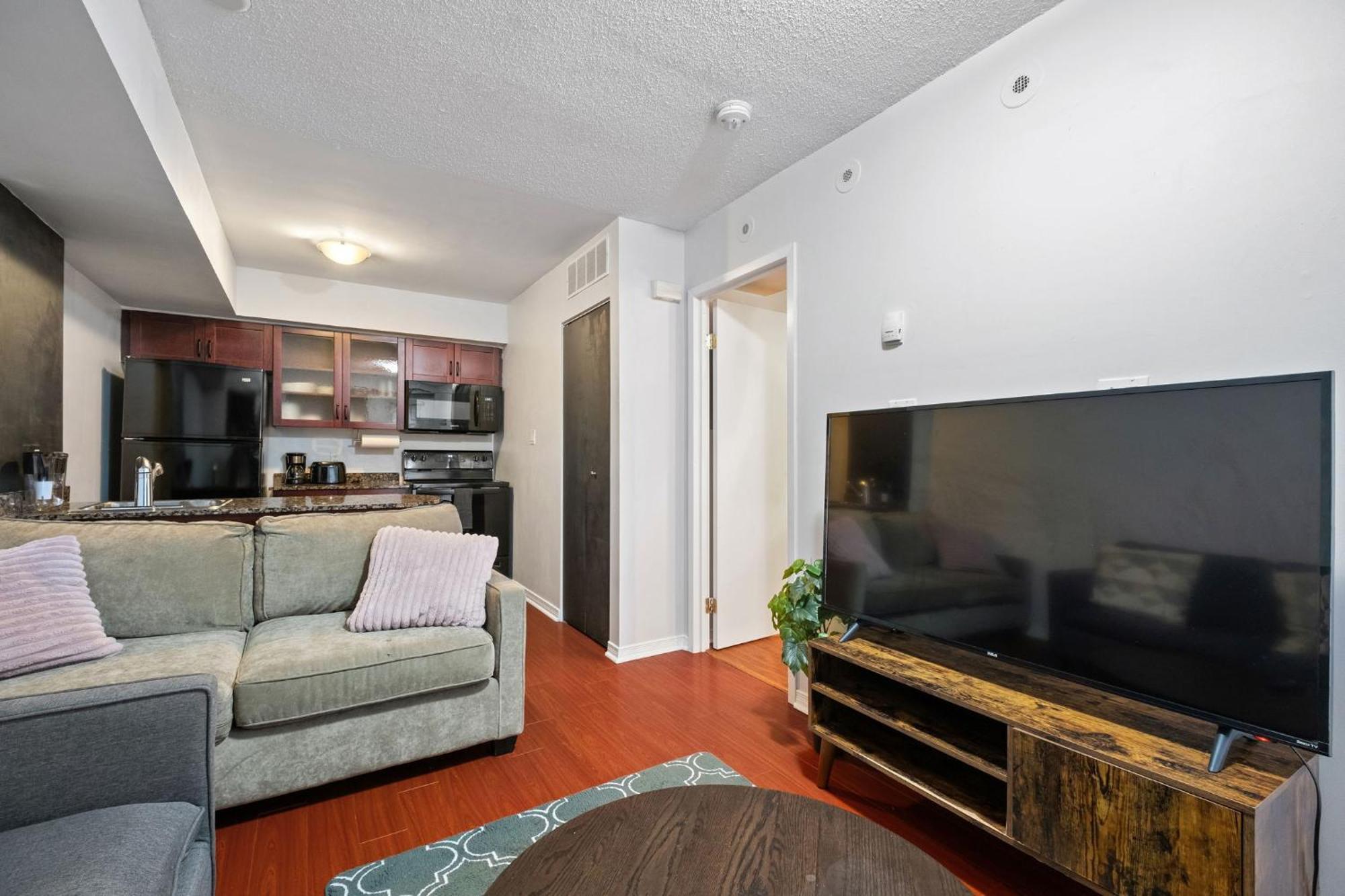 Liberty Village Townhouse Toronto Exterior photo