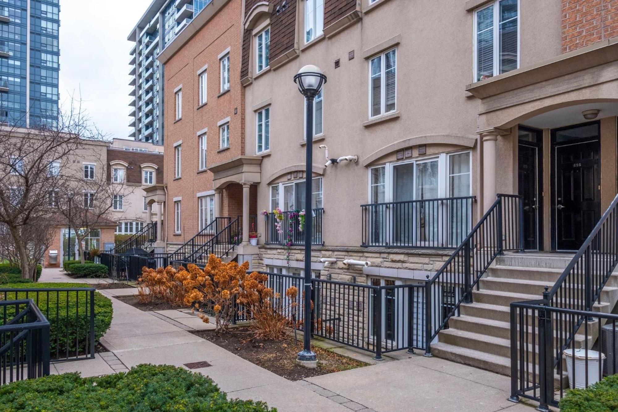 Liberty Village Townhouse Toronto Exterior photo