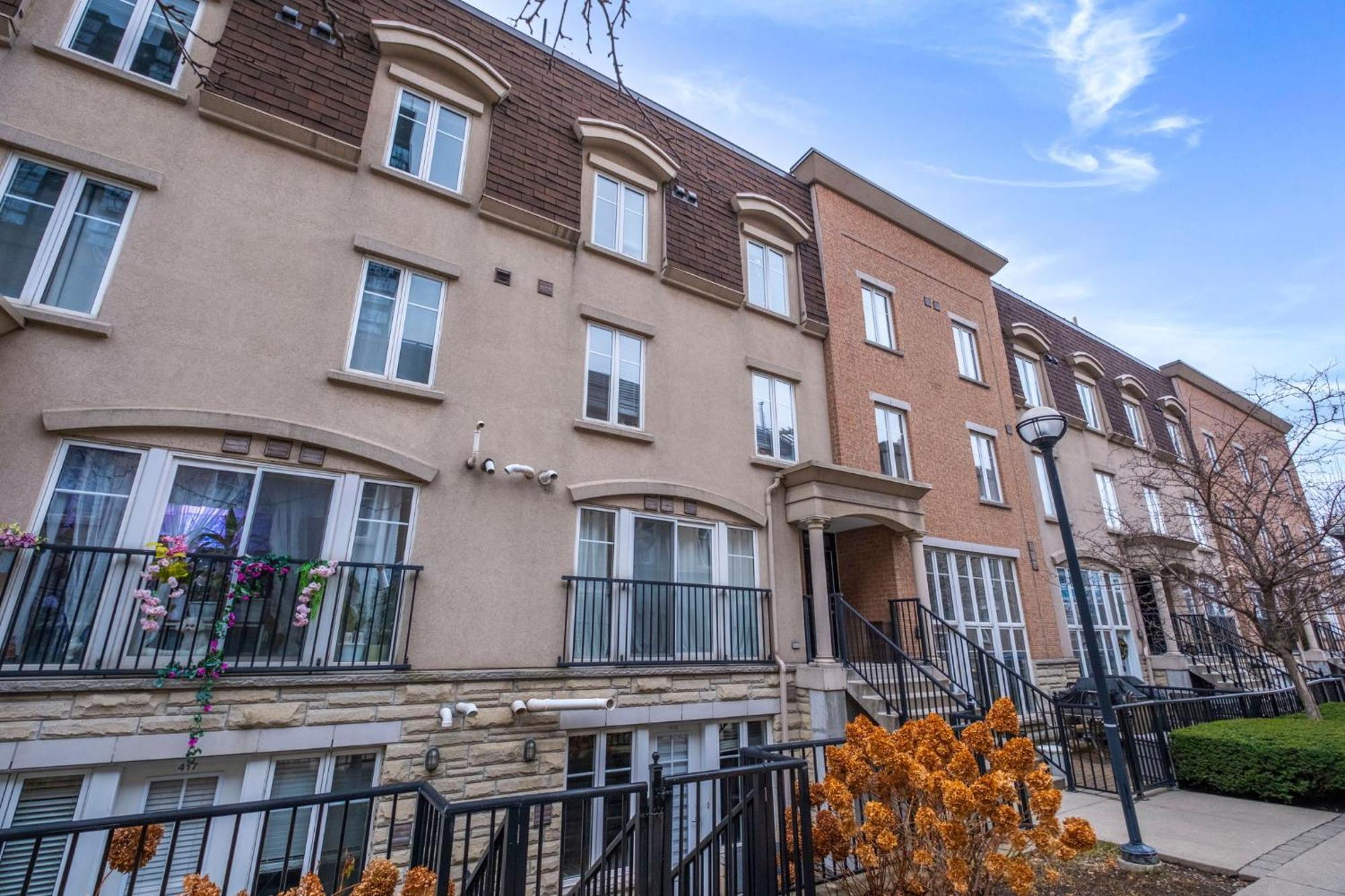 Liberty Village Townhouse Toronto Exterior photo