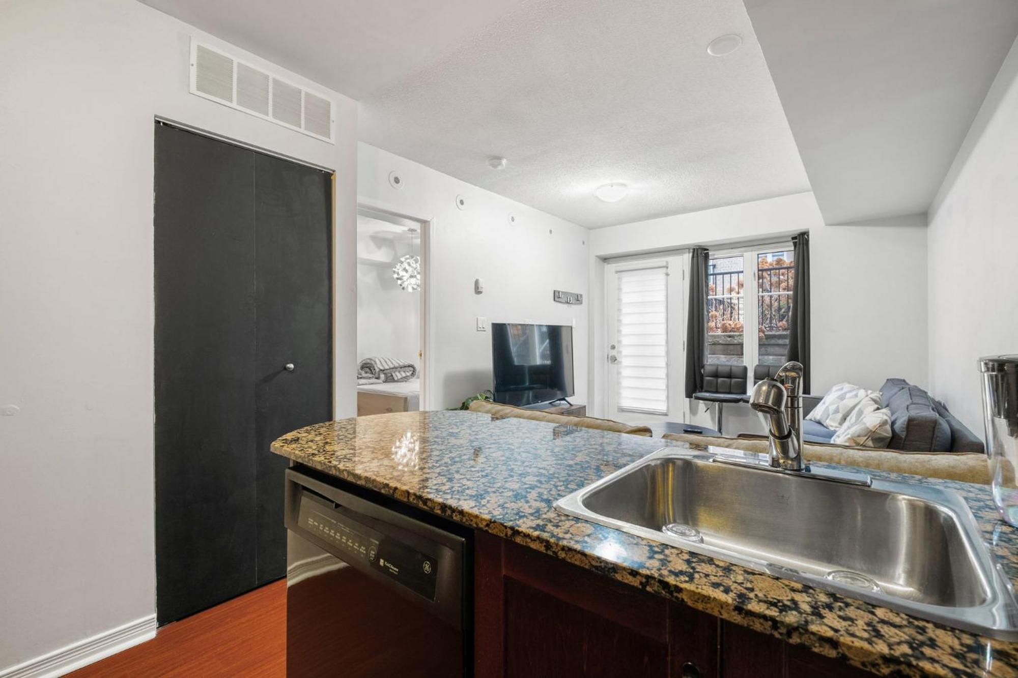 Liberty Village Townhouse Toronto Exterior photo