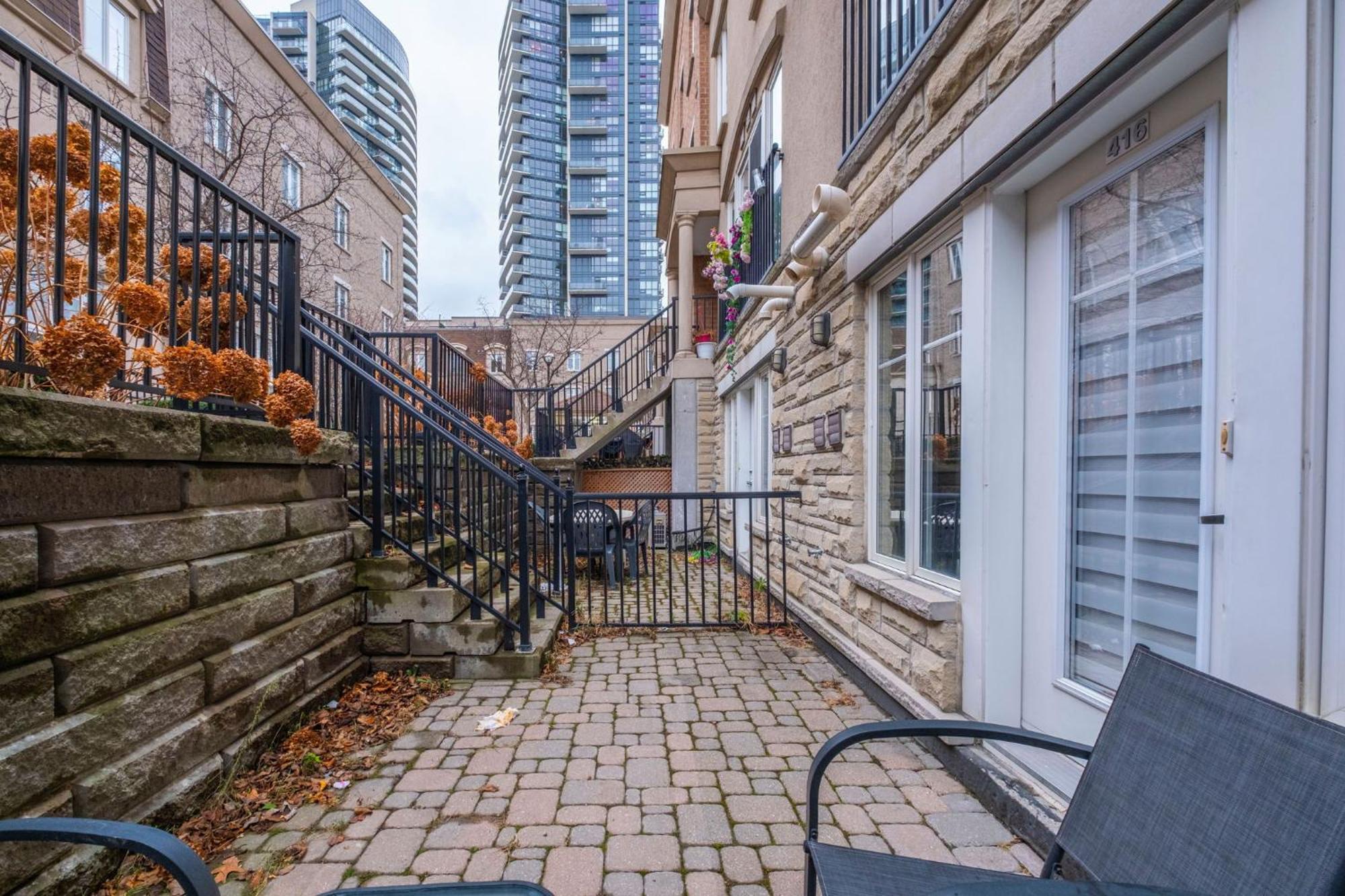 Liberty Village Townhouse Toronto Exterior photo