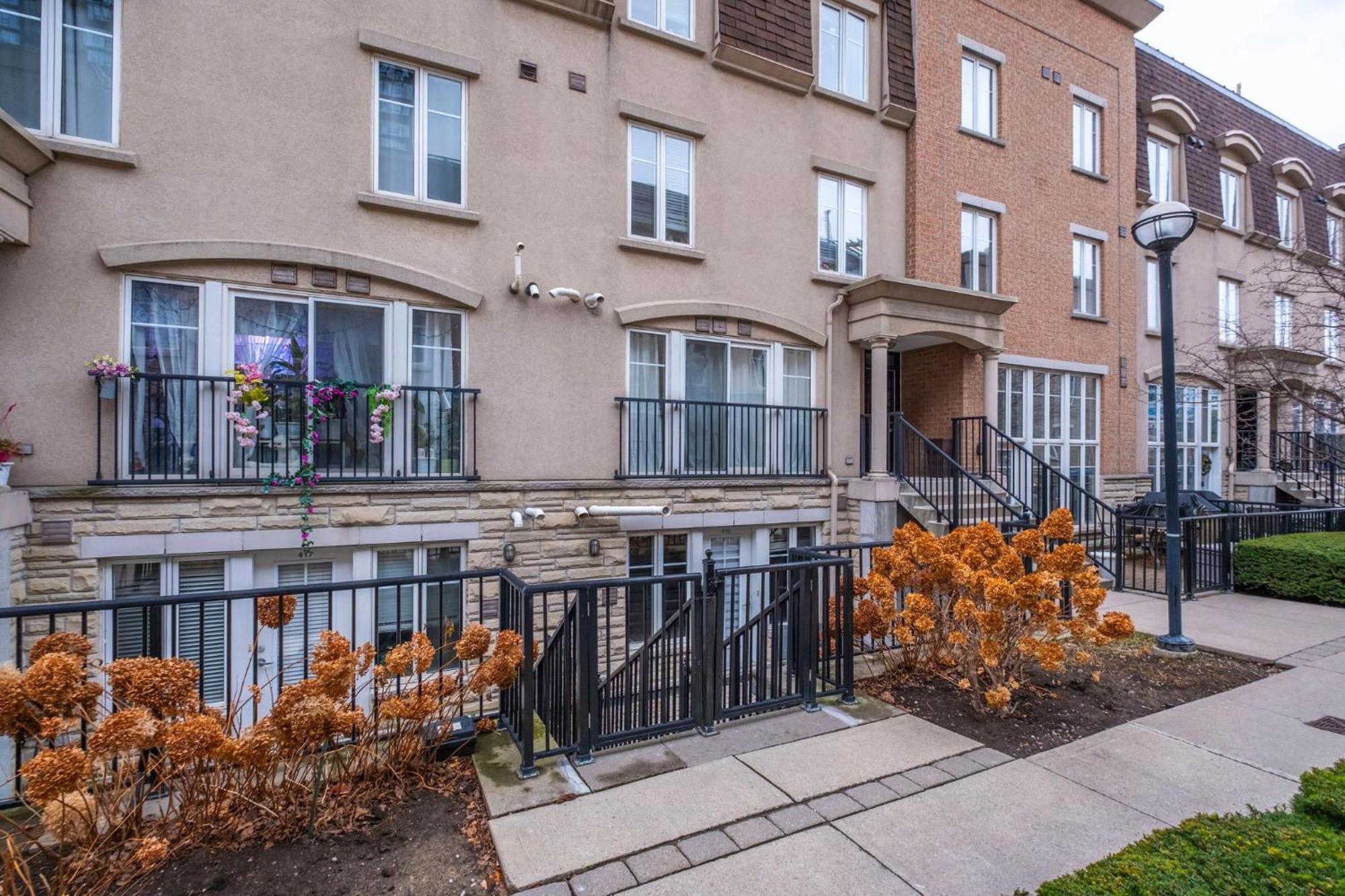 Liberty Village Townhouse Toronto Exterior photo