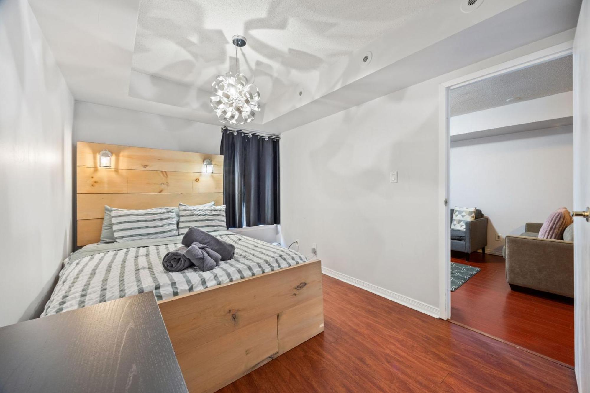 Liberty Village Townhouse Toronto Exterior photo
