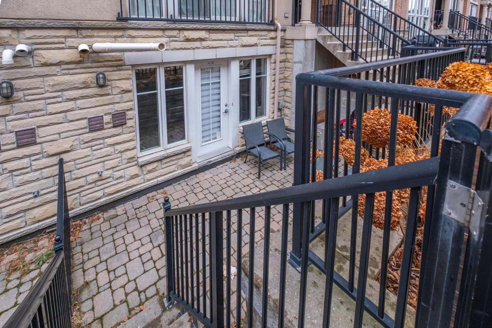 Liberty Village Townhouse Toronto Exterior photo
