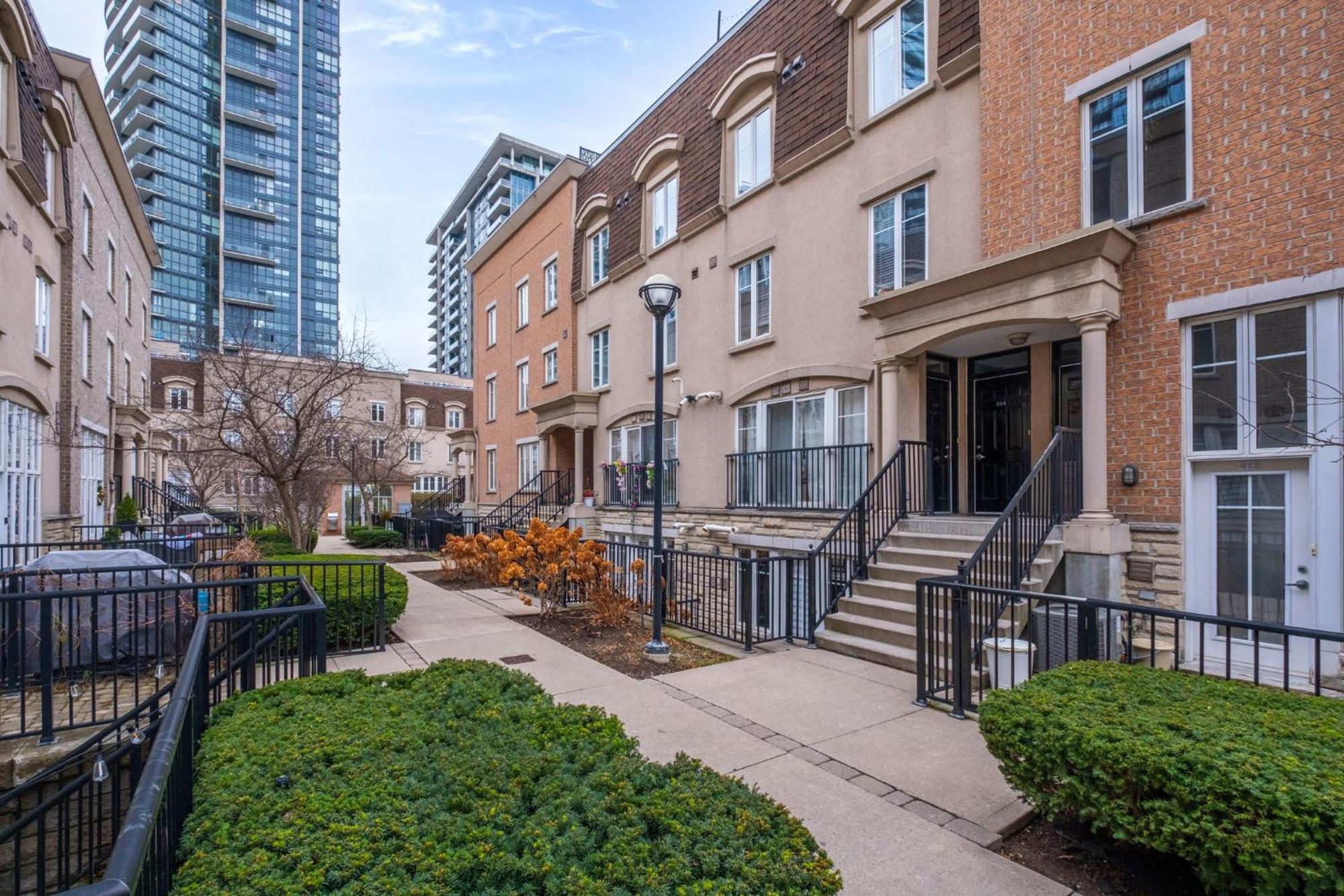 Liberty Village Townhouse Toronto Exterior photo